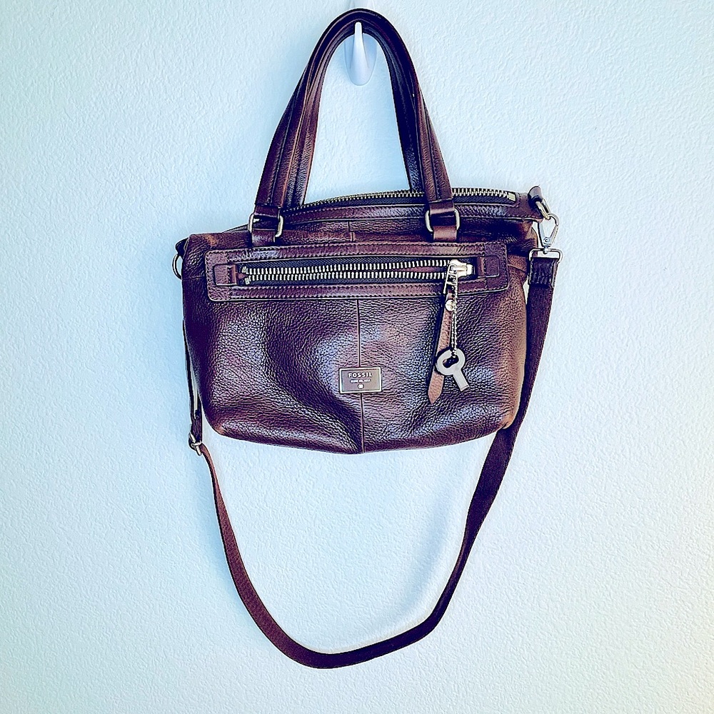 Sold - FOSSIL Purse brown leather key bag Zipper Closure
